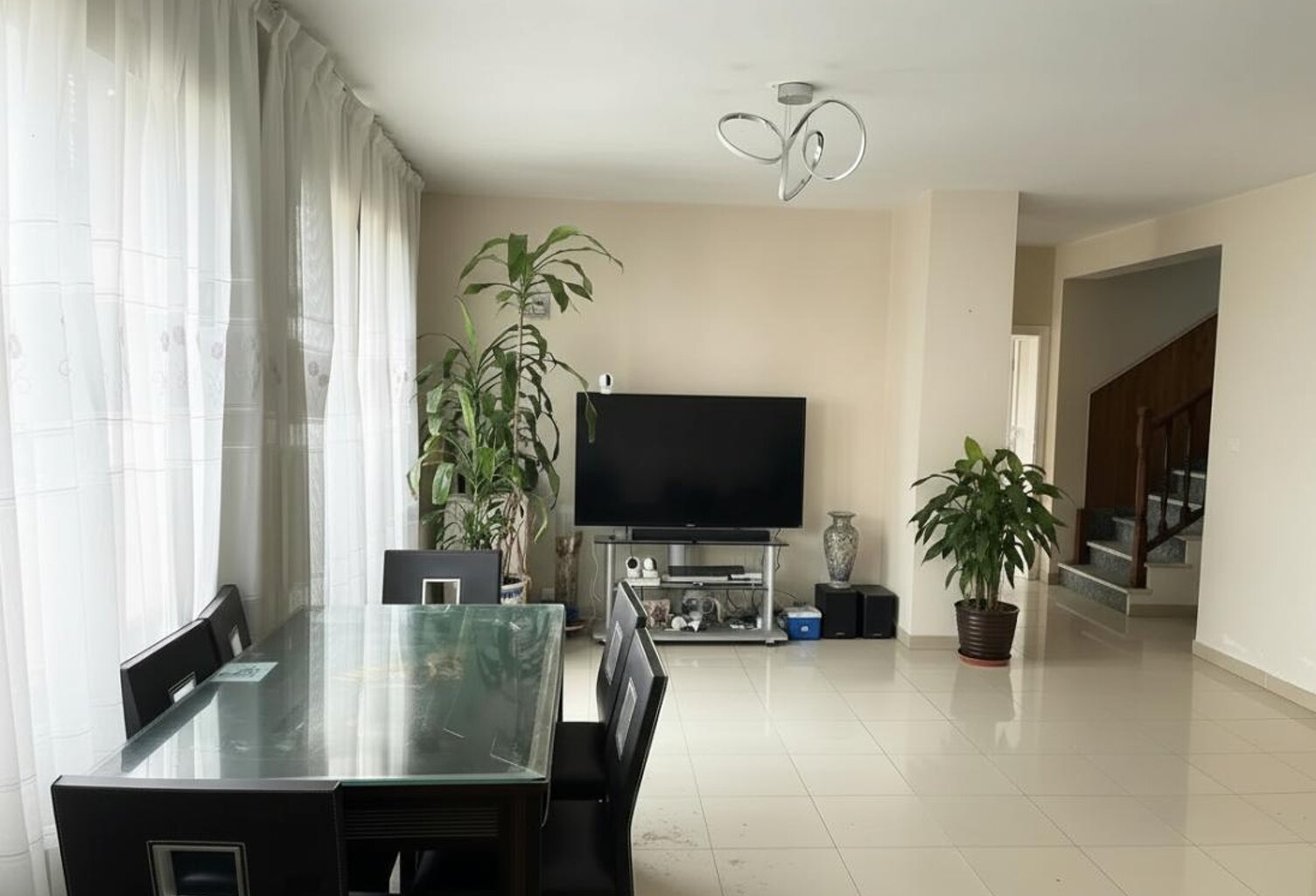 maison familiale, 130 m2 avec grand local/atelier  45 m2 Prix : 588 000 — photo 1