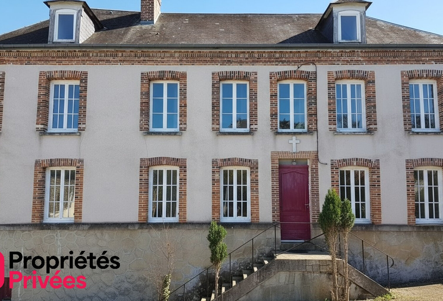 Maison Nogent Le Roi 6 pièces 4 chambres 170 m2 jardin 930m2 292000 — photo 1