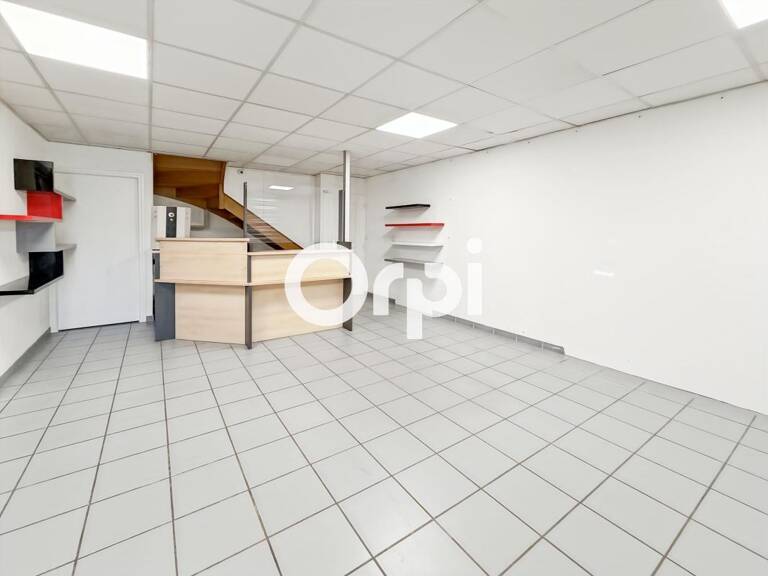 Local professionnel ou commercial avec espace de stockage — photo 1