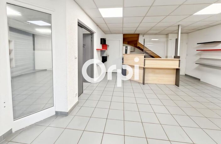 Local professionnel ou commercial avec espace de stockage — photo 2