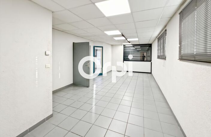 Local professionnel ou commercial avec espace de stockage — photo 3