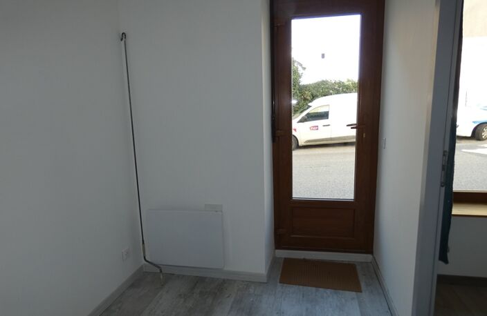 Local de 36m² à louer pour tous commerces - CENTRE VILLE SERRES 05700 — photo 3