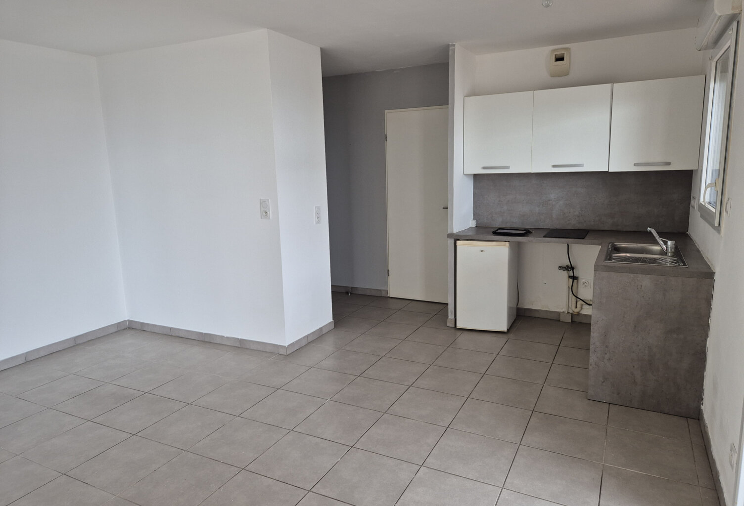 JUVIGNAC - Grand studio 33,5m2 + terrasse 23,5m2 + pk — photo 1