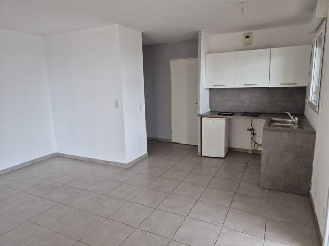 JUVIGNAC - Grand studio 33,5m2 + terrasse 23,5m2 + pk — photo du bien