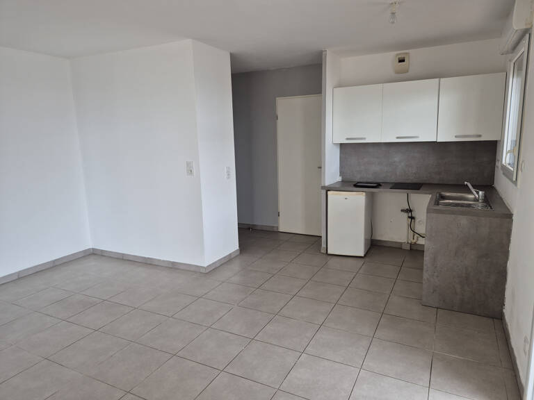 JUVIGNAC - Grand studio 33,5m2 + terrasse 23,5m2 + pk — photo 1