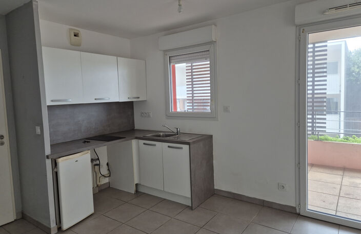 JUVIGNAC - Grand studio 33,5m2 + terrasse 23,5m2 + pk — photo 3