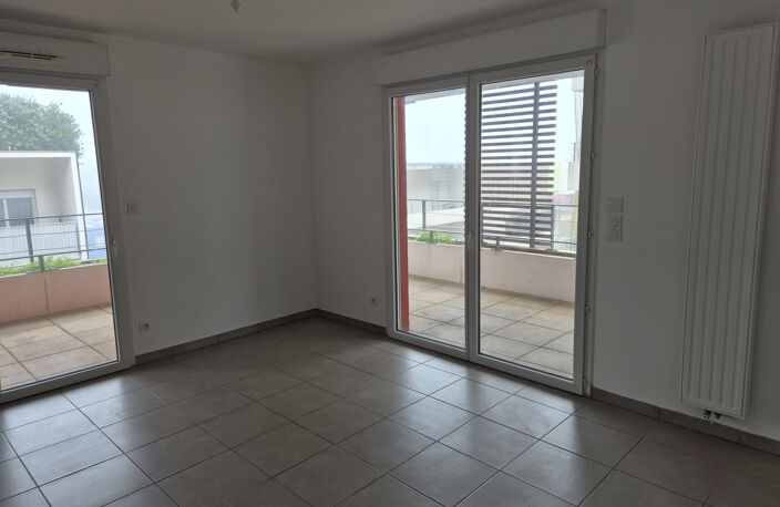 JUVIGNAC - Grand studio 33,5m2 + terrasse 23,5m2 + pk — photo 4
