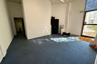 Commerce 2 pièces 830 €