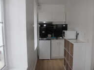 TONNERRE studio entièrement meublé et refait à neuf dans petit immeuble — photo 2