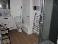 TONNERRE studio entièrement meublé et refait à neuf dans petit immeuble — photo 3