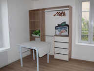TONNERRE studio entièrement meublé et refait à neuf dans petit immeuble — photo 4