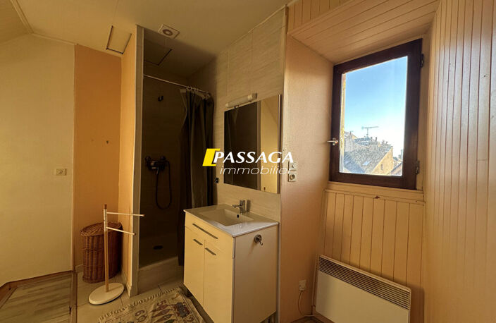 A VENDRE - 2 pièces en duplex - 44 m²  au sol environ - RODEZ  HYPERCENTRE — photo 5