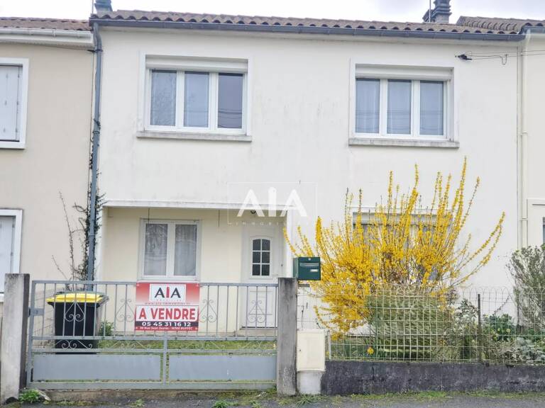 Maison de ville à Ruffec proche des commerces — photo 1