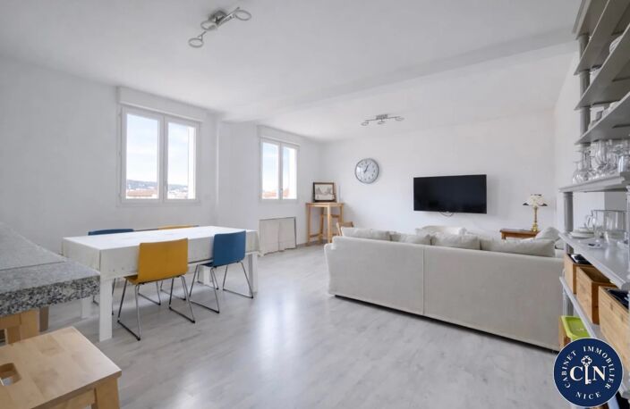 APPARTEMENT 4 PIÈCES – DERNIER ÉTAGE – VUE DÉGAGÉE – PROCHE JEAN — photo 2