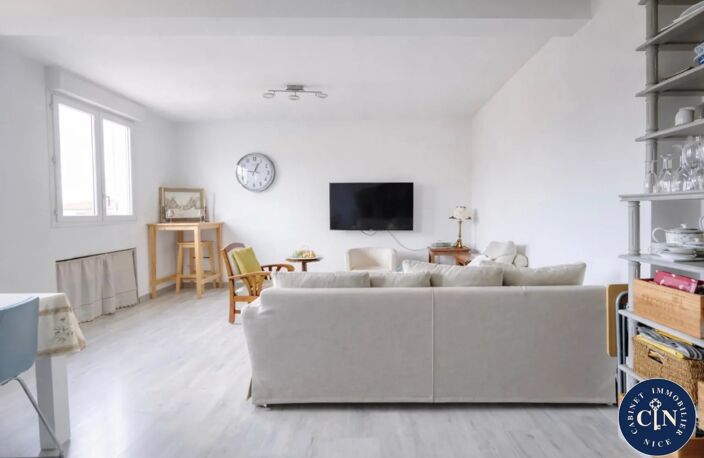 APPARTEMENT 4 PIÈCES – DERNIER ÉTAGE – VUE DÉGAGÉE – PROCHE JEAN — photo 4