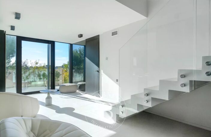 À VENDRE - PROPRIÉTÉ D'EXCEPTION - CENTRE VILLE - VUE PANORAMIQU — photo 4