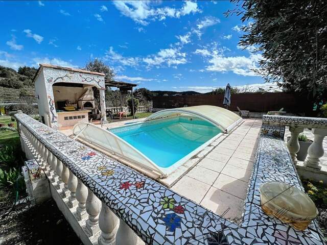 141 m², 4 chambres, piscine et jardin près d'Alès — photo du bien