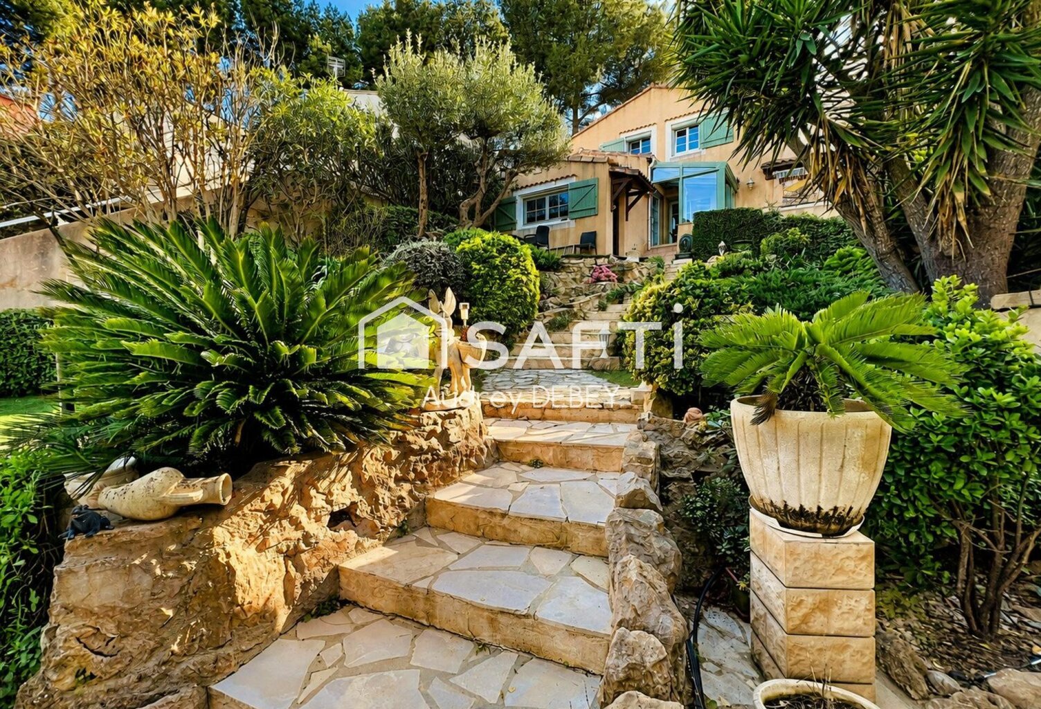MAS DE CHARME AVEC JARDIN PISCINE DEPENDANCE ET GARAGE À QUELQUES PAS DE LA MER — photo 1