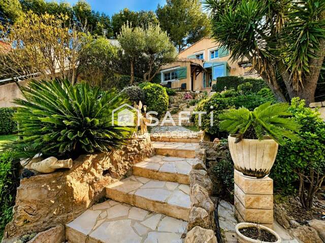 MAS DE CHARME AVEC JARDIN PISCINE DEPENDANCE ET GARAGE À QUELQUES PAS DE LA MER — photo du bien