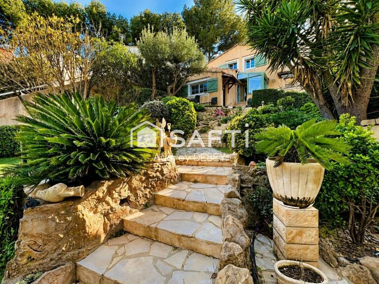 MAS DE CHARME AVEC JARDIN PISCINE DEPENDANCE ET GARAGE À QUELQUES PAS DE LA MER — photo 1
