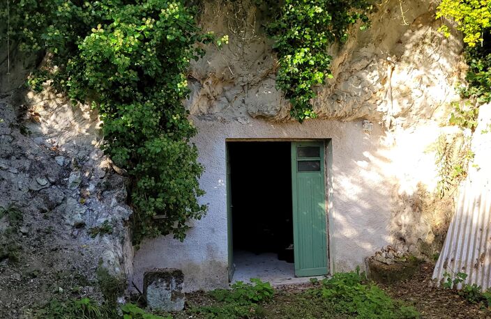 HABITATION TROGLODYTIQUE, CAVES, GROTTES ET TERRAINS — photo 5
