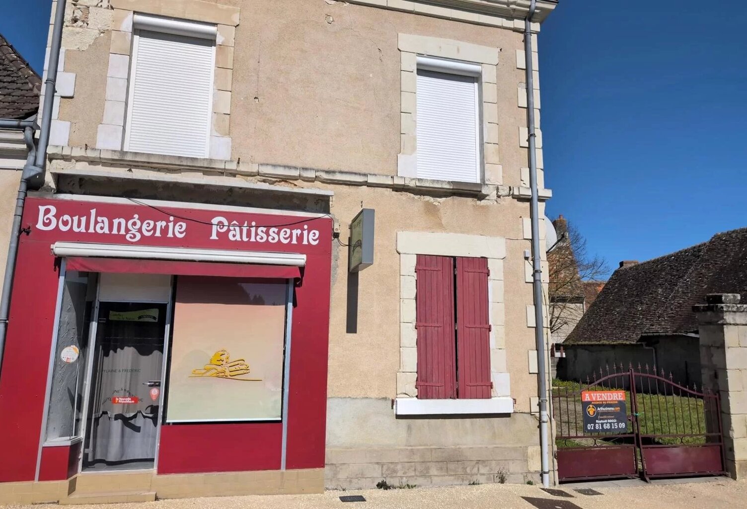 Saint Genou 36 : Centre bourg - Immeuble commercial — photo 1