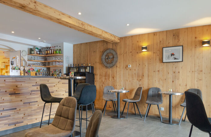 Hôtel bar restaurant au cœur de PARADISKI — photo 2