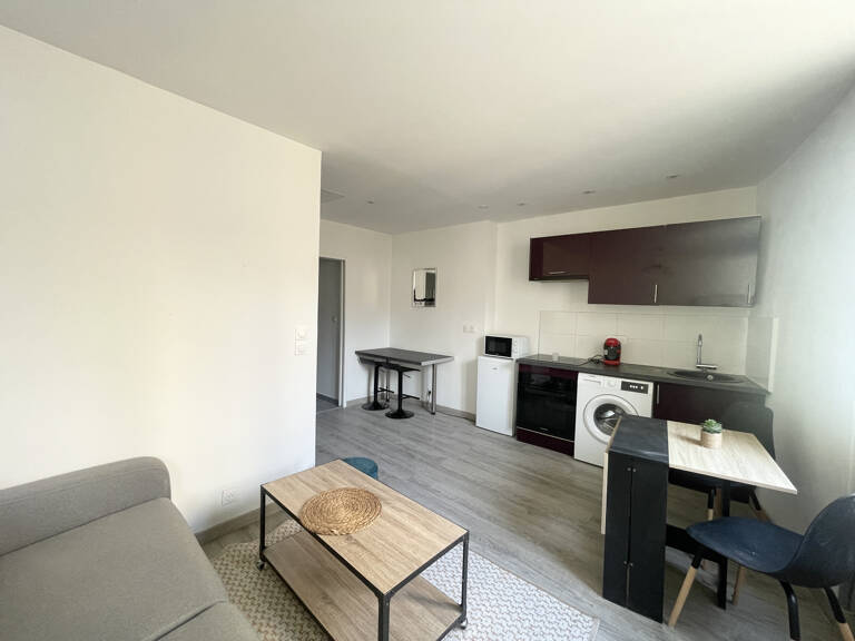 Vente STUDIO 28 m2 refait à neuf entièrement équipé 13001 — photo 1