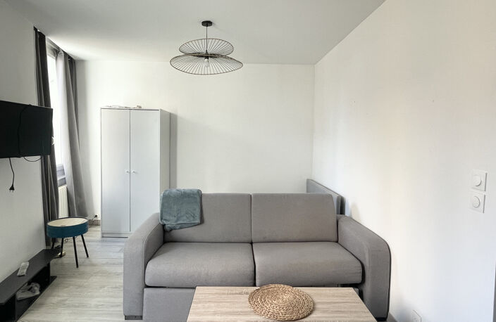 Vente STUDIO 28 m2 refait à neuf entièrement équipé 13001 — photo 2