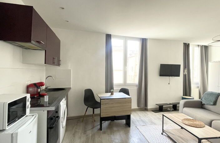 Vente STUDIO 28 m2 refait à neuf entièrement équipé 13001 — photo 3