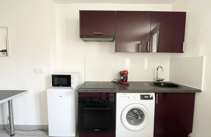 Vente STUDIO 28 m2 refait à neuf entièrement équipé 13001 — photo 4