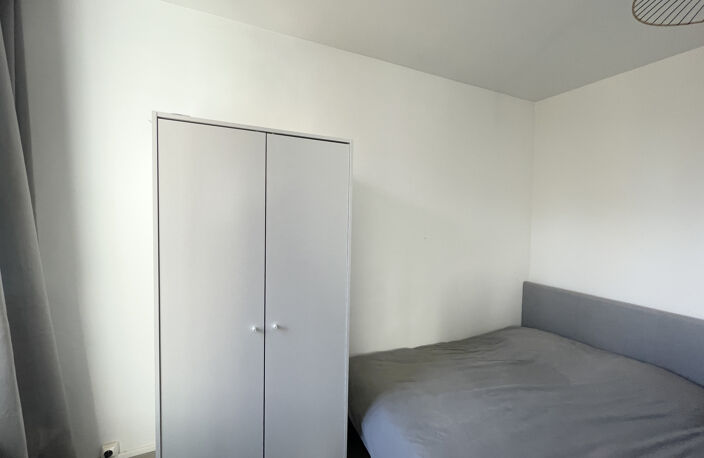Vente STUDIO 28 m2 refait à neuf entièrement équipé 13001 — photo 5