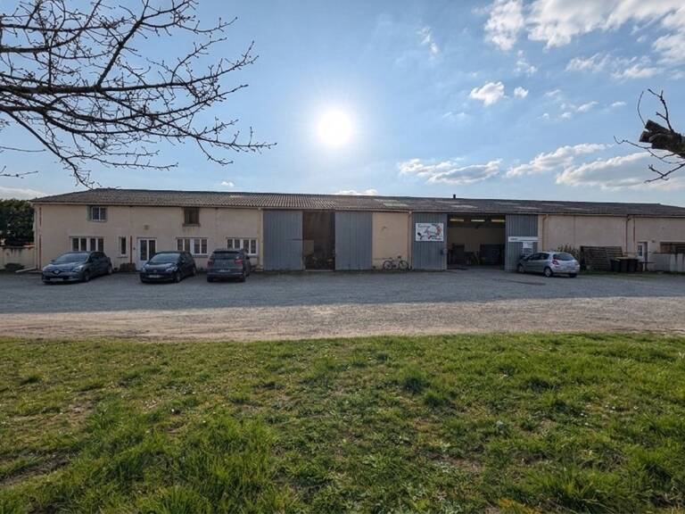 Local industriel 17 pièces 884 m² — photo 1