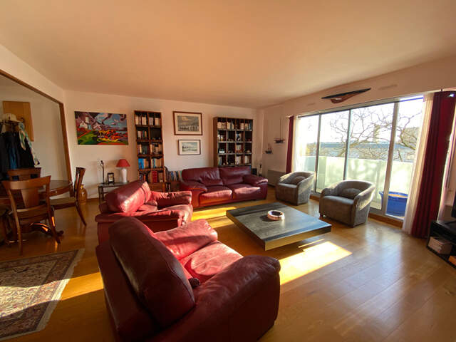 Duplex de Type 6-108m² avec ascenseur+garage électrifié -derniers étages — photo du bien