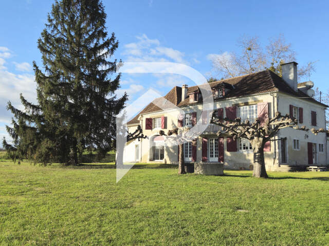 Propriété de 10 pièces 470 m², sur 10 Hectares ORTHEZ — photo du bien