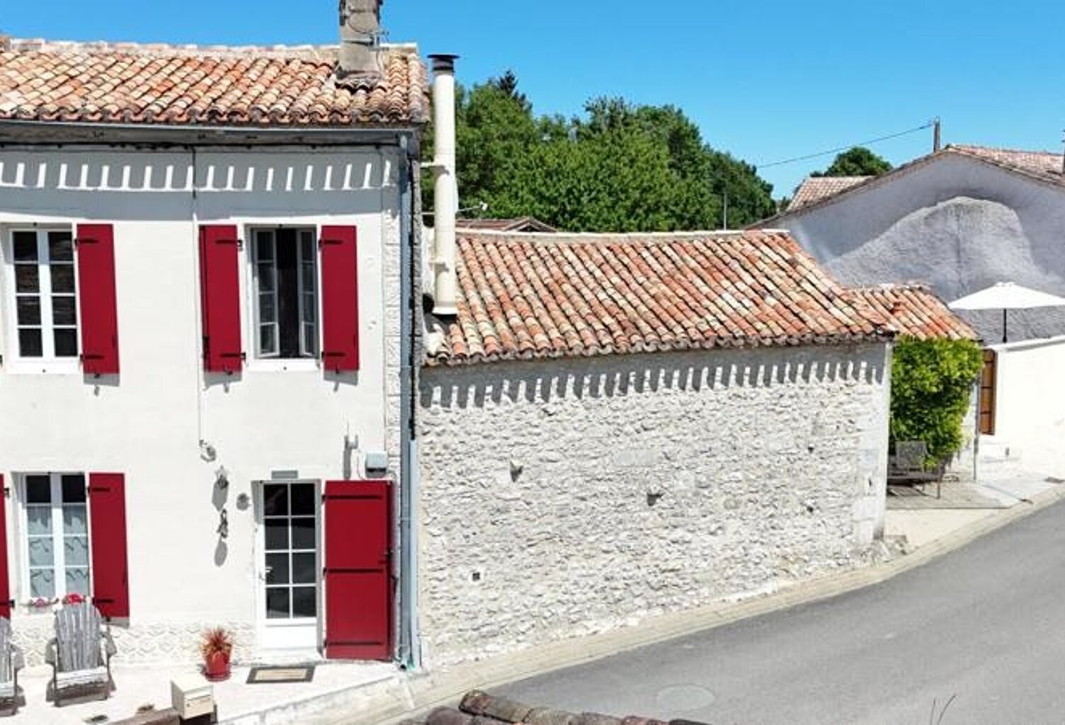 Maison en pierre de 4 pièces principales — photo 1