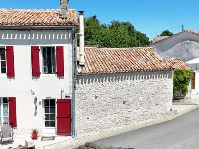 Maison en pierre de 4 pièces principales — photo du bien