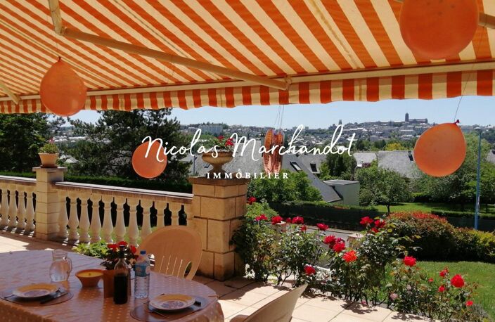 Belle maison spacieuse, terrasse vue cathédrale — photo 2
