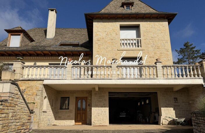 Belle maison spacieuse, terrasse vue cathédrale — photo 4