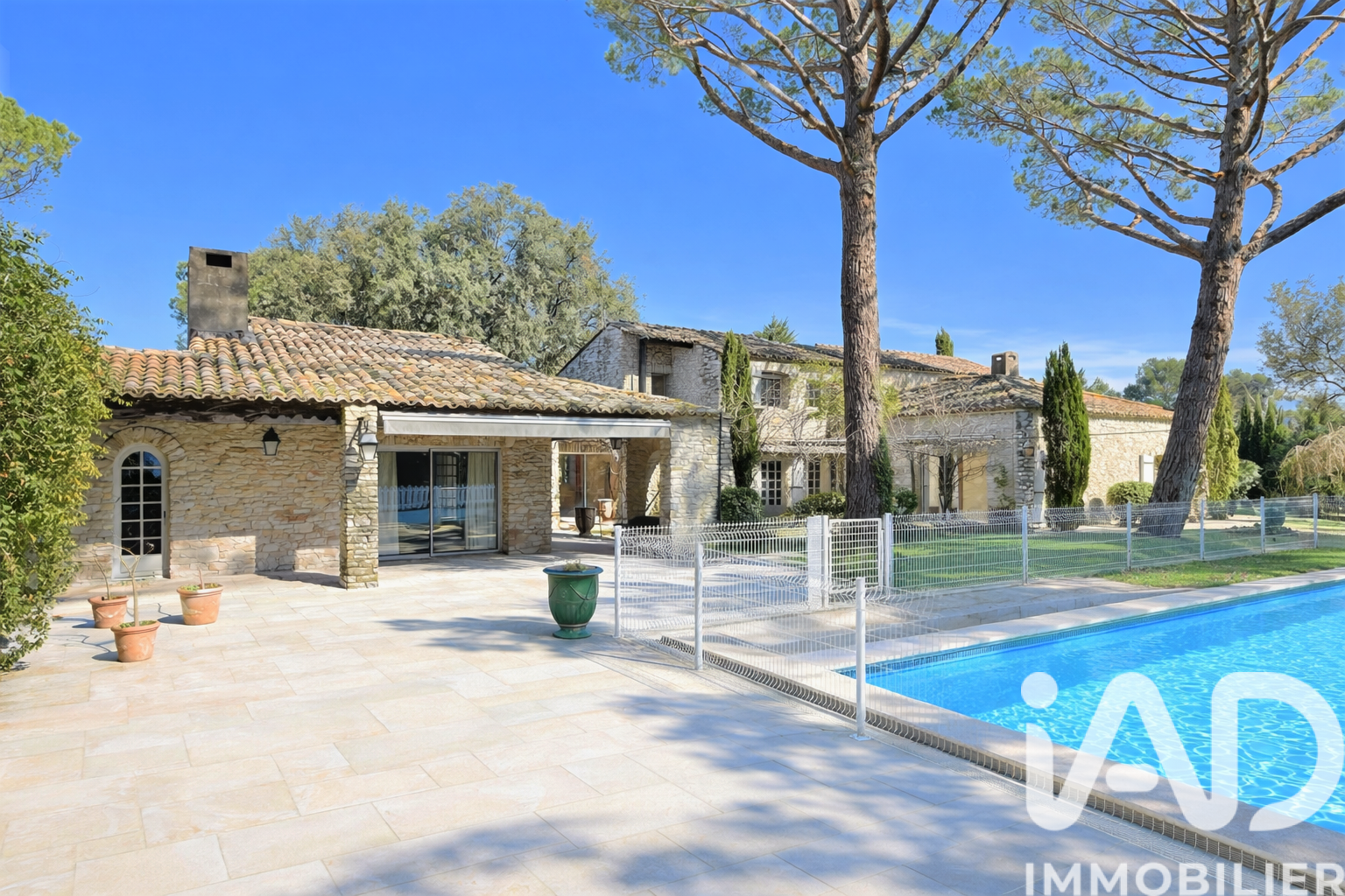 Castillon-Du-Gard - 325m² - 8p. - 4ch.