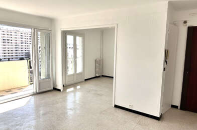 Appartement 4 pièces 890 €