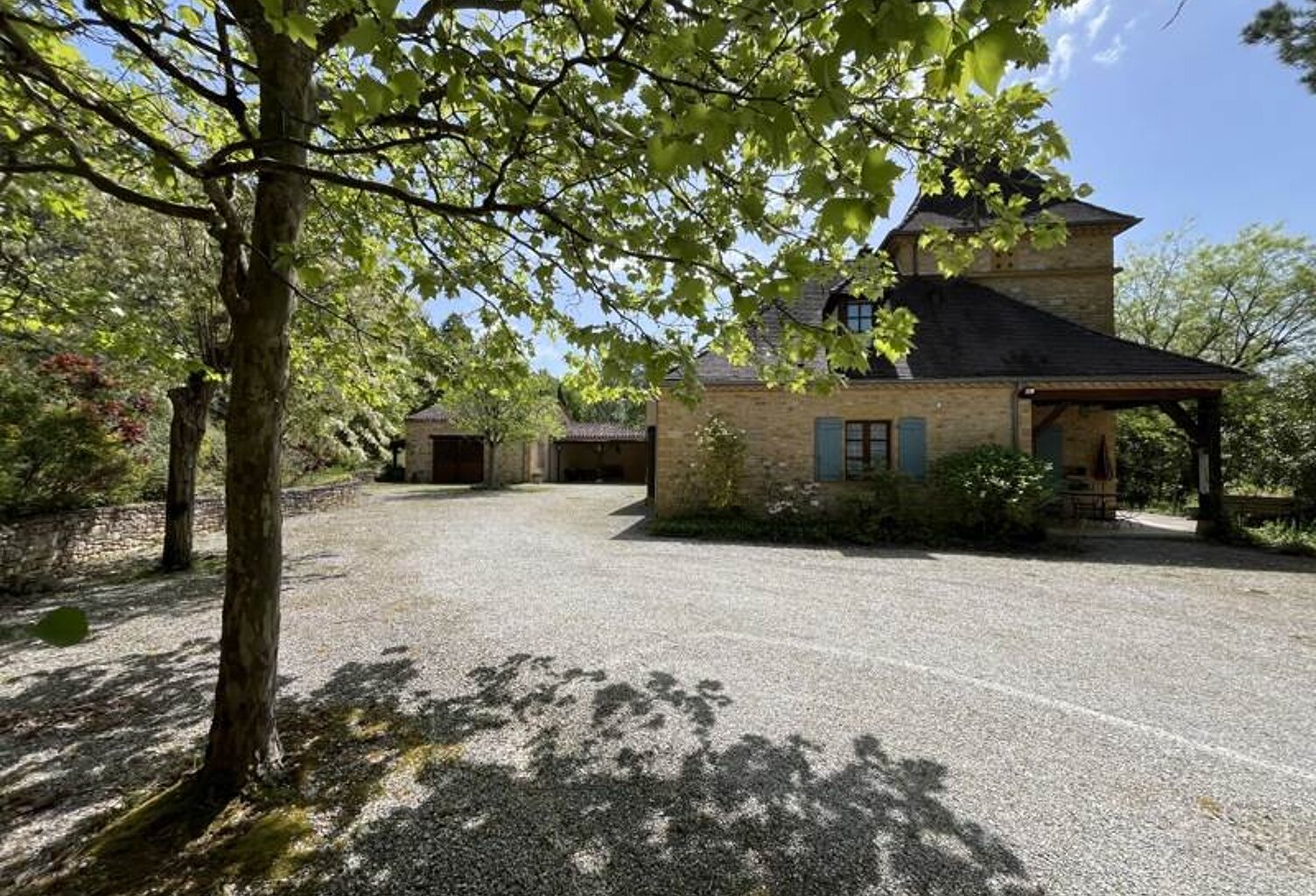 Maison en pierre de 7 pièces principales — photo 1