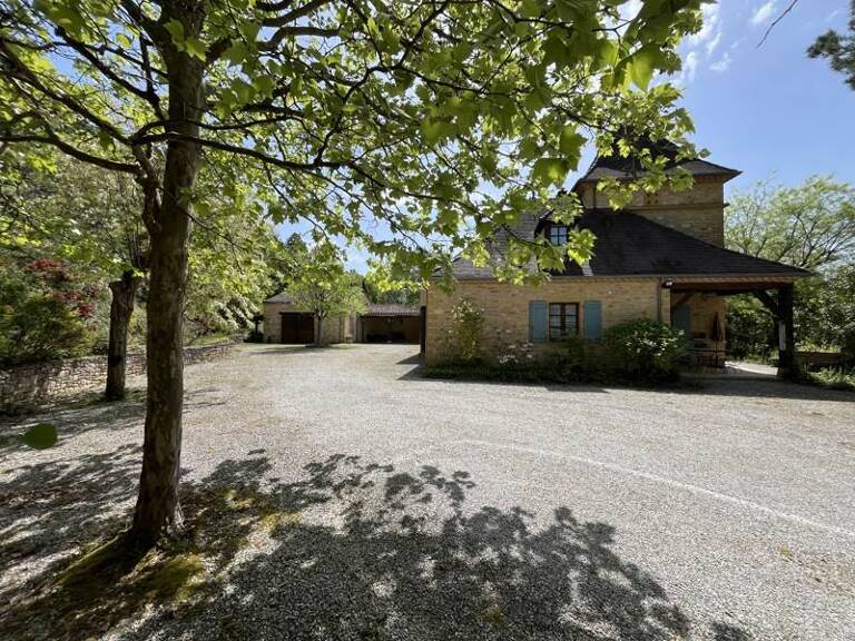 Maison en pierre de 7 pièces principales — photo 1