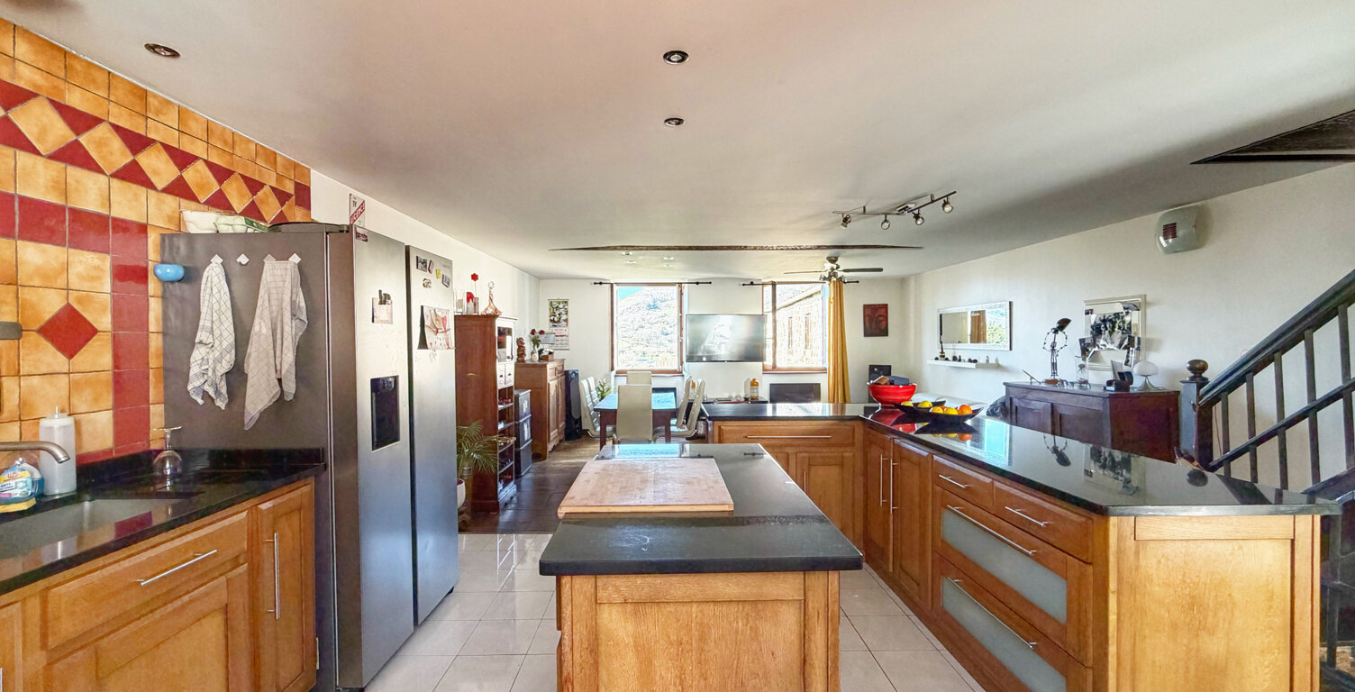 Ensemble immobilier au centre historique de Saint Jean Pied — photo 1