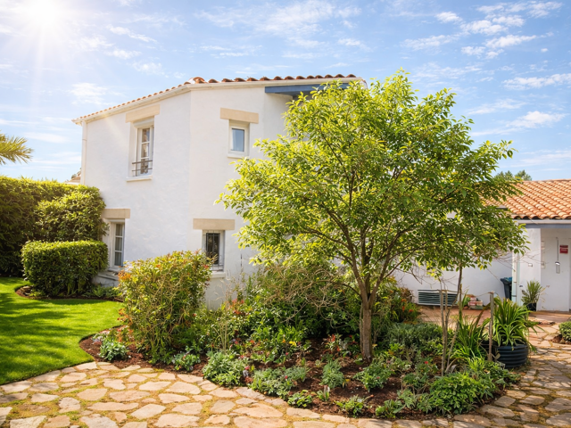 BELLE MAISON D'ARCHITECTE - PROCHE COMMERCES & PLAGE DE NAUZ — photo du bien