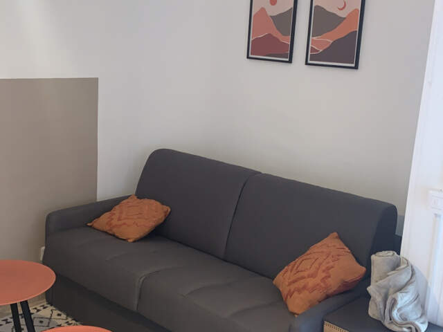 A LOUER // LE PONTET Centre-Ville Studio meublé idéalement situé — photo du bien