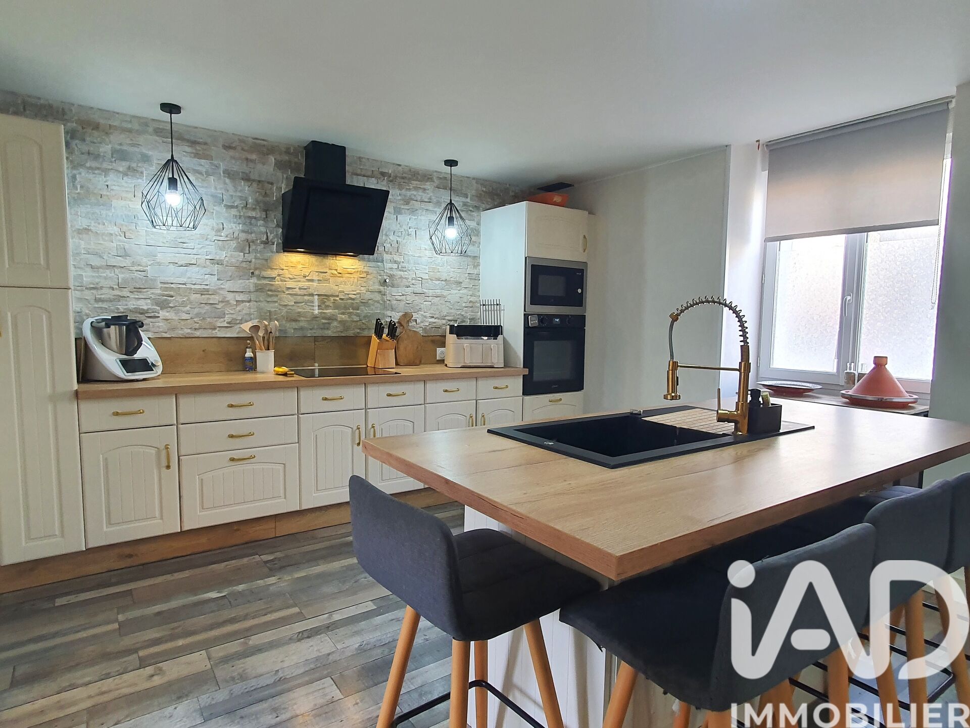 Chasseneuil-Sur-Bonnieure - 165m² - 8p. - 5ch.