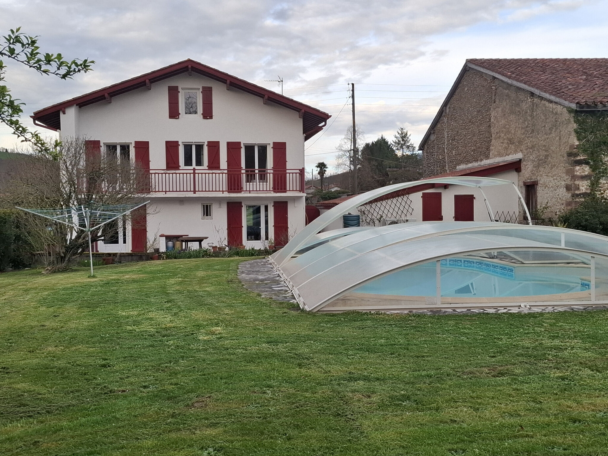 Maison de Village   T6 à vendre Saint-Jean-le-Vieux 64220
