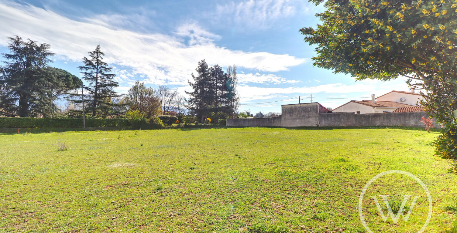 Terrain constructible de 1092m² à Montmeyran — photo 1