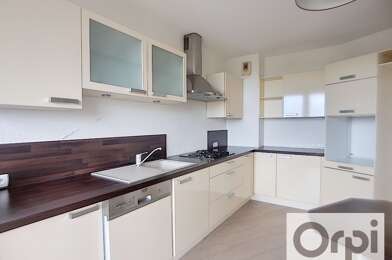 Appartement 4 pièces 743 €